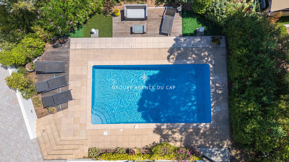 Coeur des golfs Villa 6 pièces avec vue dégagée, piscine et garage - photo 5
