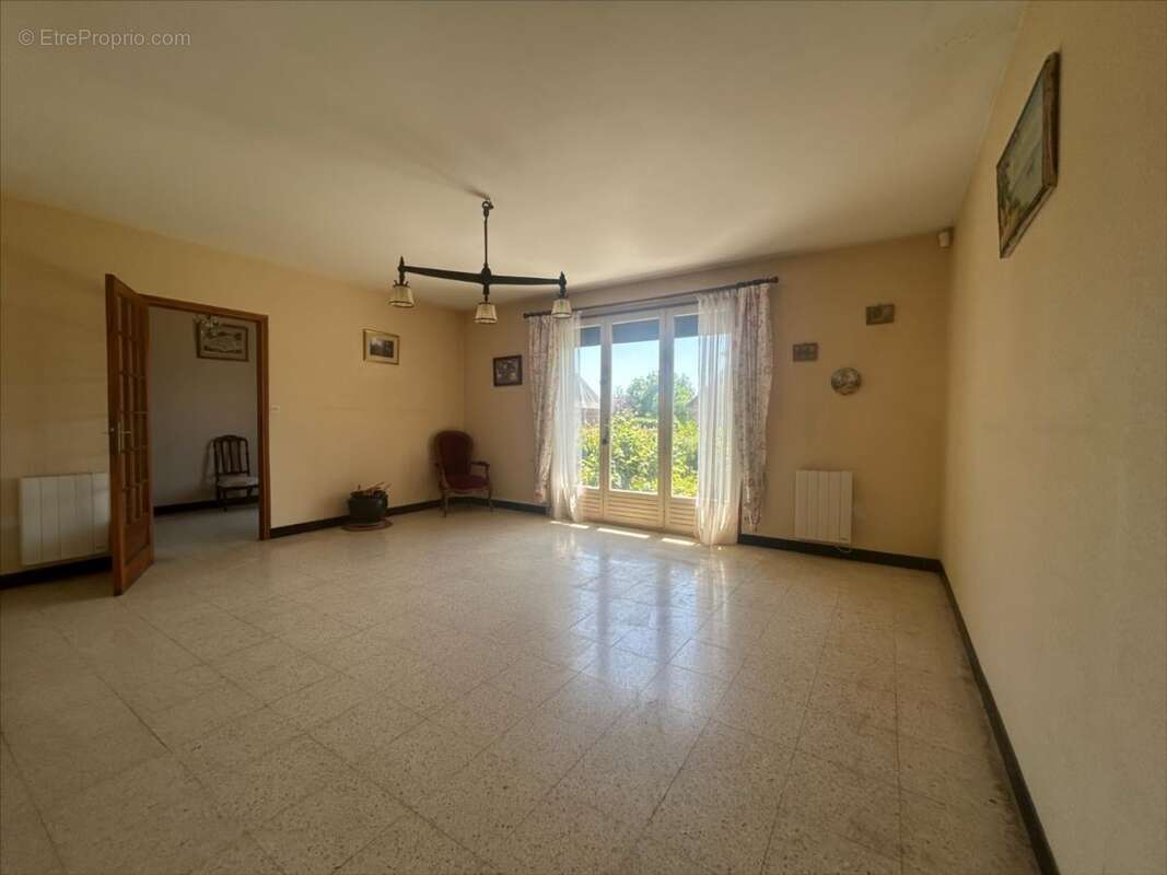 Maison à LA NEUVILLE-CHANT-D&amp;#039;OISEL