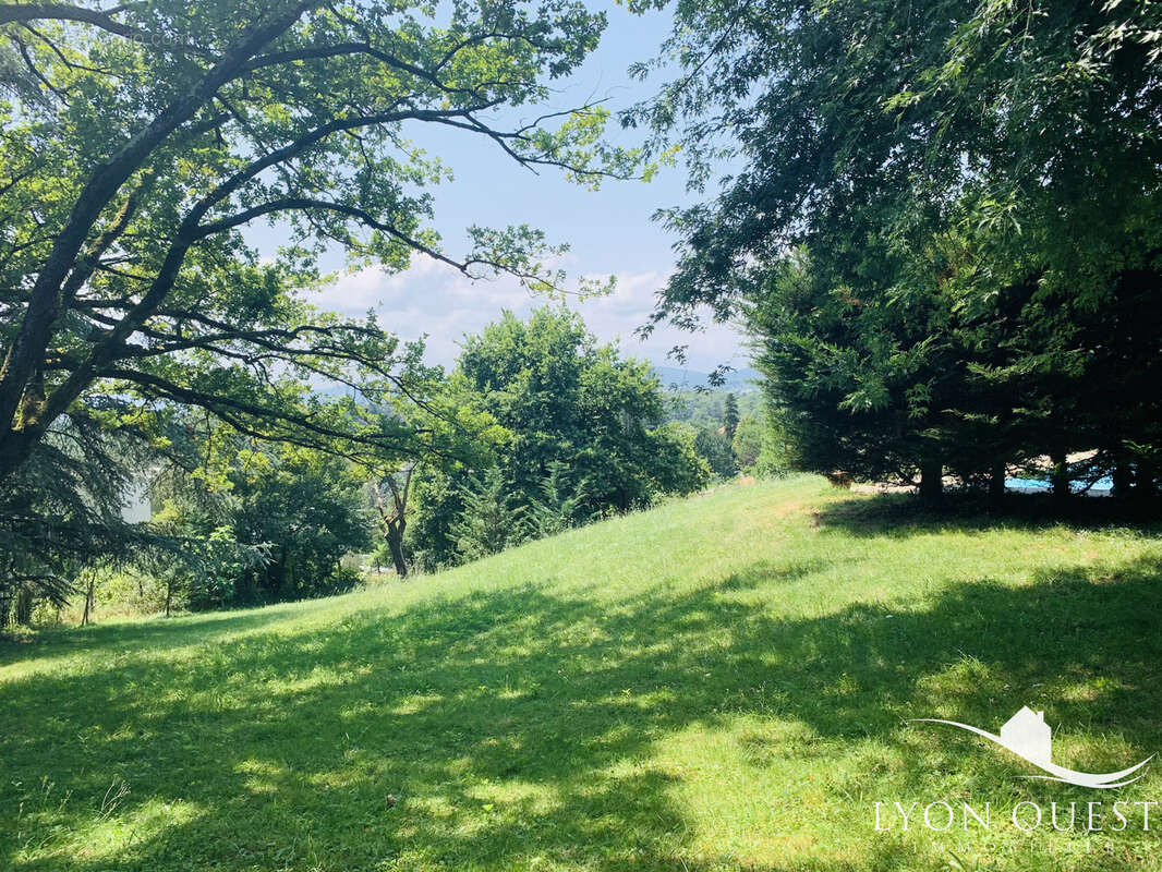 Exceptionnel, centre de charbonnières les bains, belle propriété sur beau terrain avec vue - photo 6