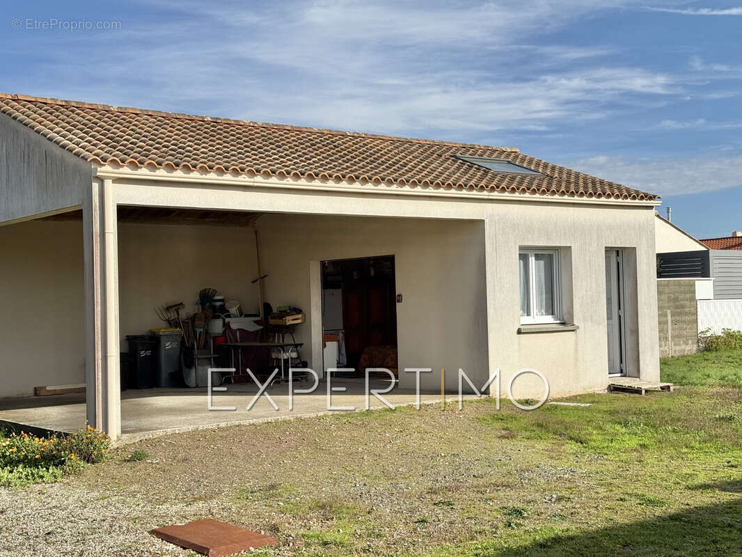 Terrain à LONGEVILLE-SUR-MER