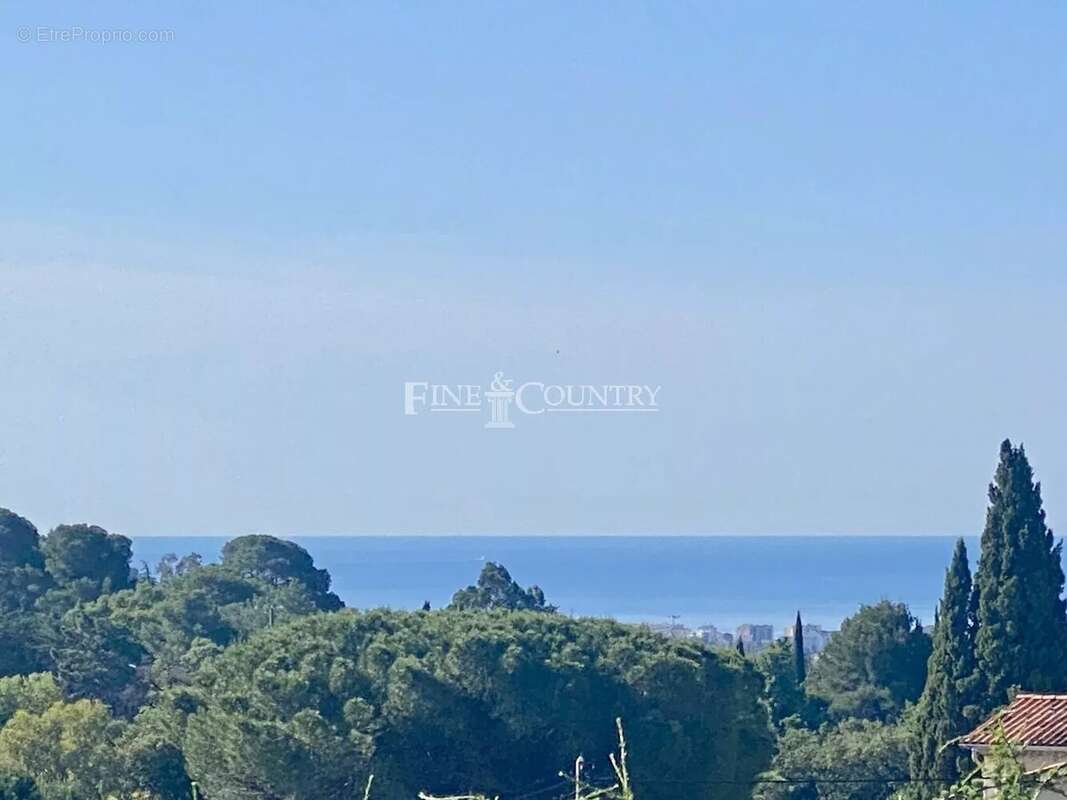 Maison à LA ROQUETTE-SUR-SIAGNE