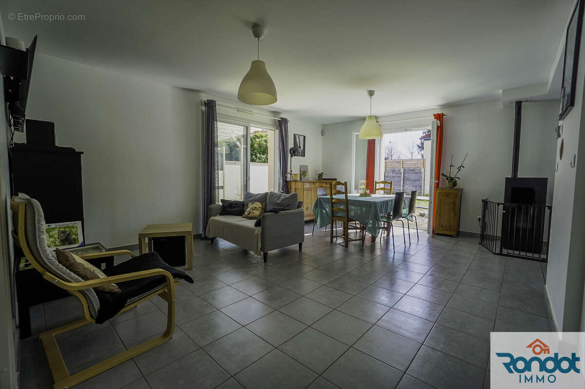 Maison à IS-SUR-TILLE