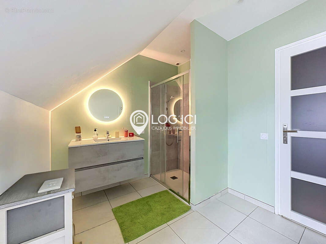 LESTELLE-BETHARRAM - Vente Maison familiale 4 chambres avec piscine et double garage - photo 15