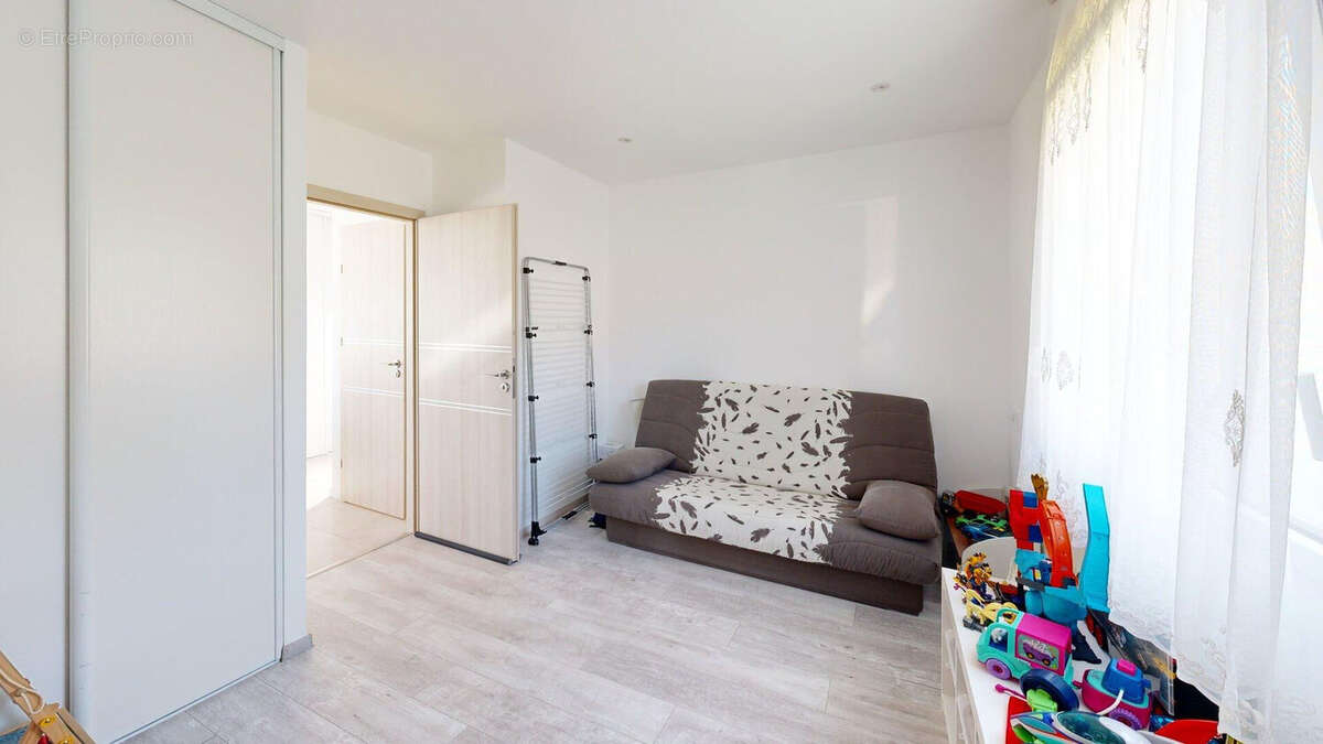 Maison à SERRE-LES-SAPINS