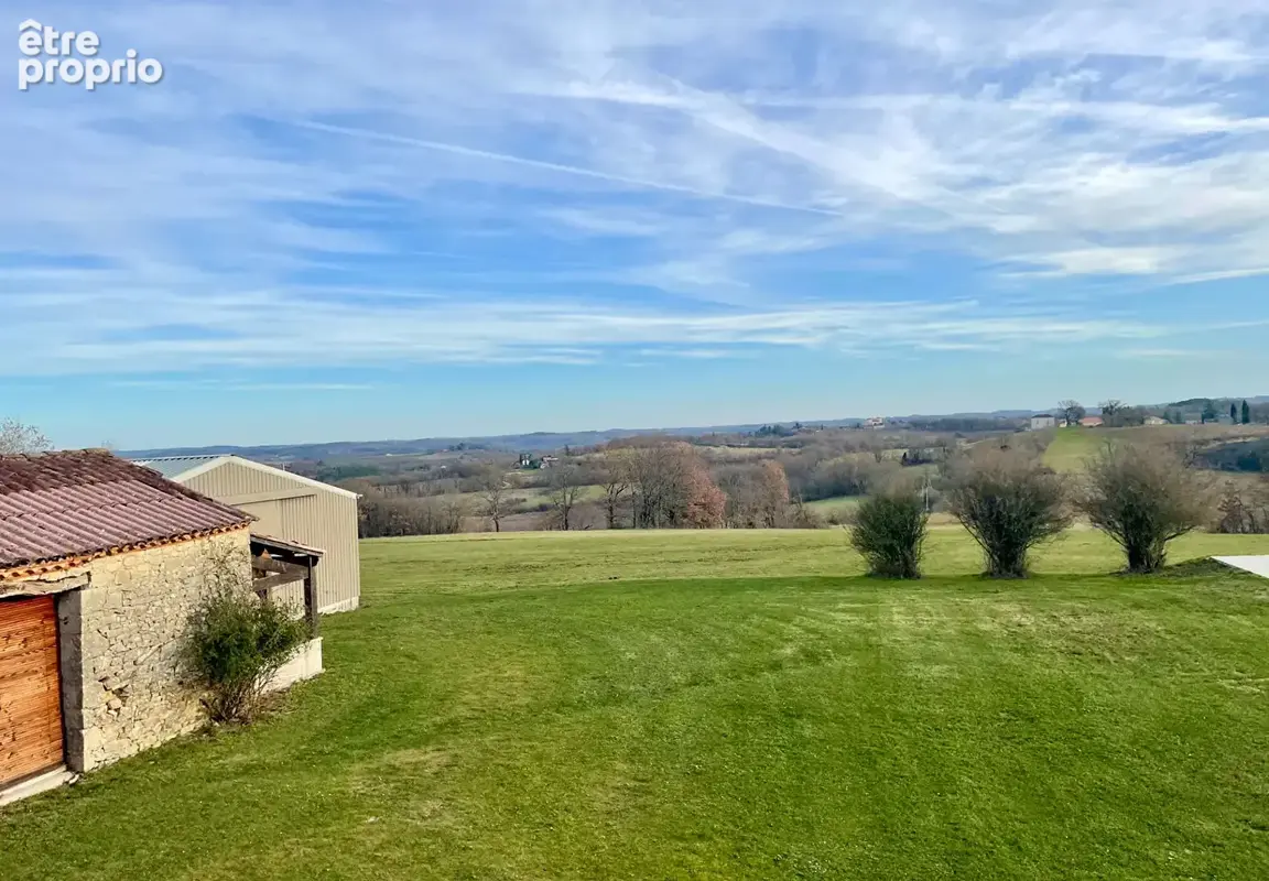 LOT-proche PUY L'EVEQUE  (130m2), Une maison en pierre rénovée offrant une vue panoramique, un terrain de 1,79 hectare, une pisc - photo 18