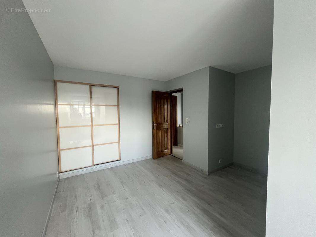 Maison 4 chambres  + annexe 82m2, garage, hangar et dépendances - photo 14