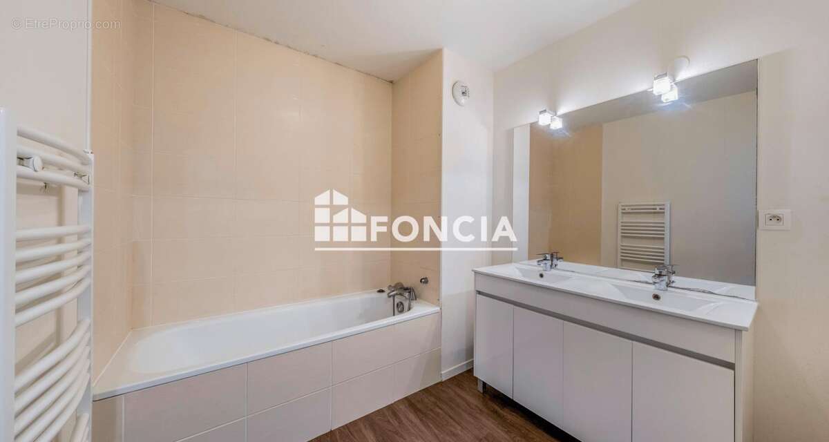 BOHARS - Appartement T4 avec place de parking dans résidence récente - photo 8