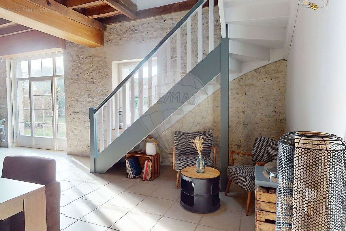 Maison à SAINT-JEAN-DE-BRAYE