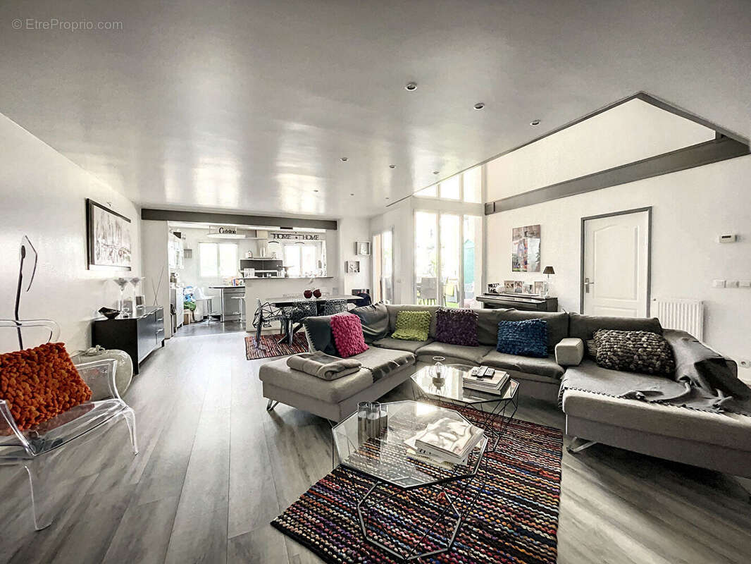 Appartement à COURBEVOIE