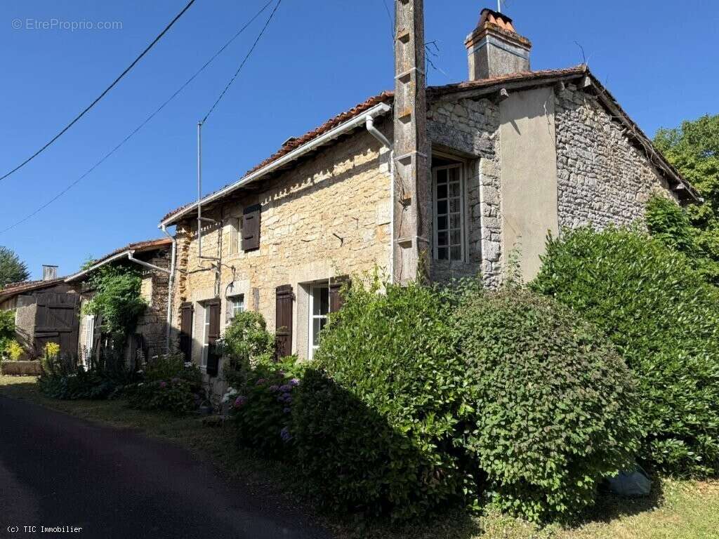 Maison à CHAMPAGNE-MOUTON