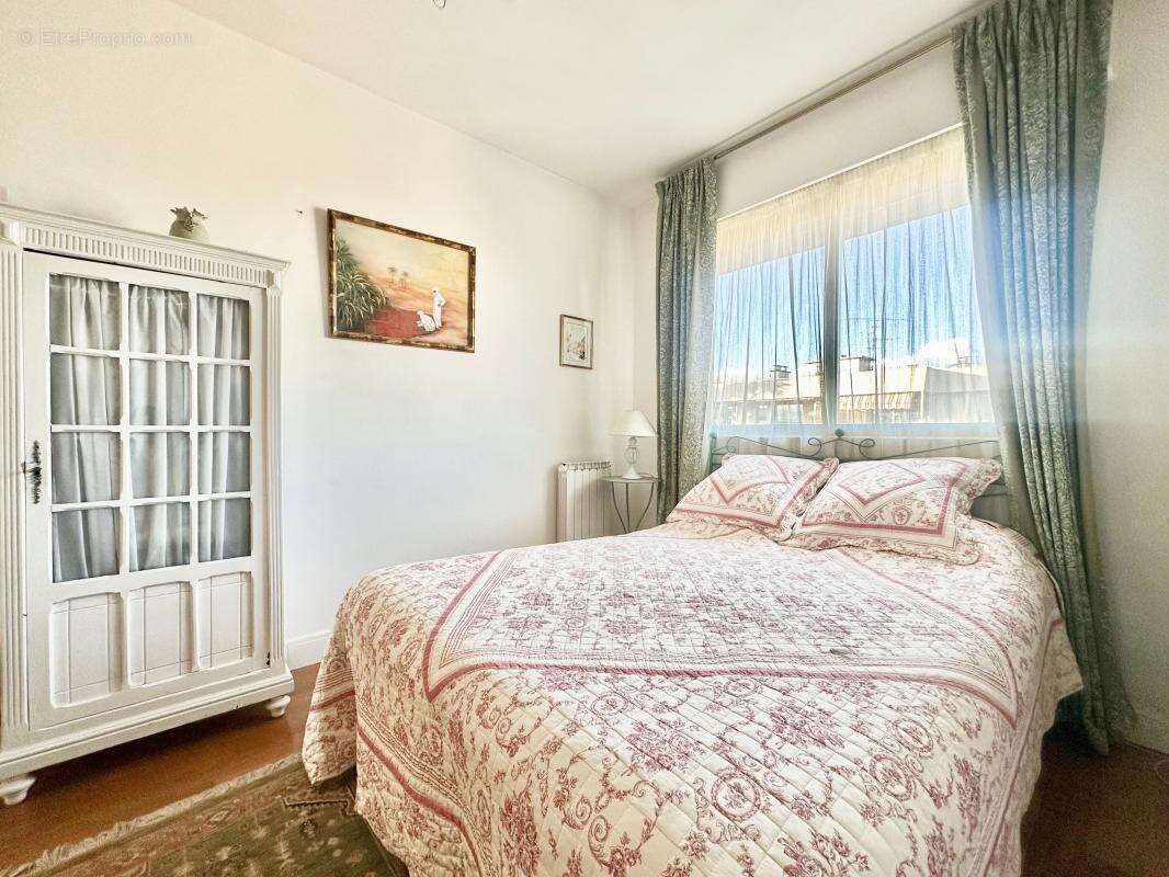 Appartement à SAINT-LAURENT-DU-VAR