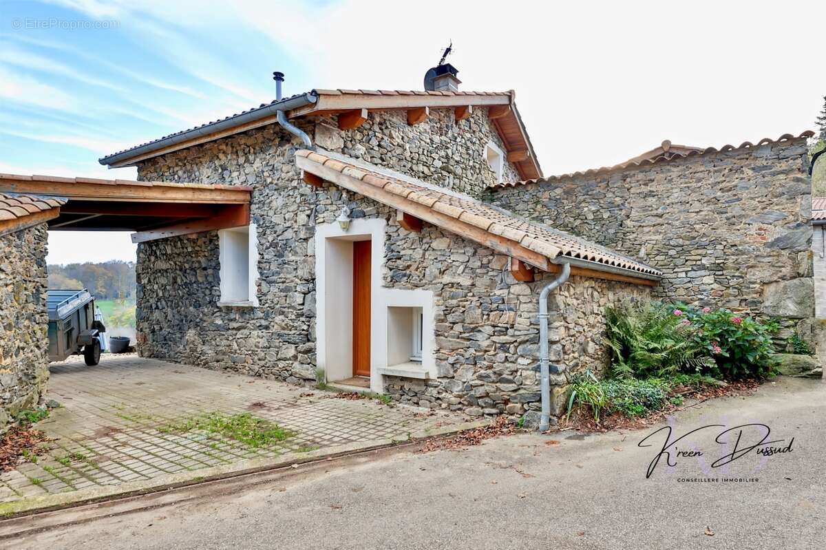  Maison en pierre de 150 m2 entièrement rénovée - Vue exceptionnelle - Suite parentale - Dépendances - Aucun vis-à-vis - photo 17
