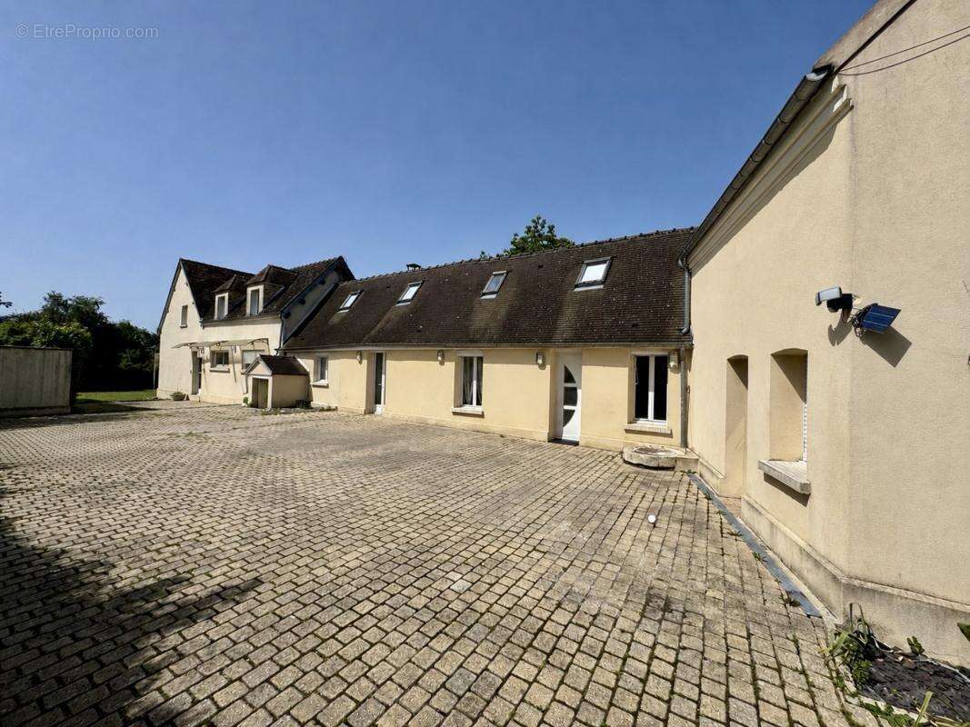 Maison 279 m² à Jouy-Sous-Thelle  - photo 3