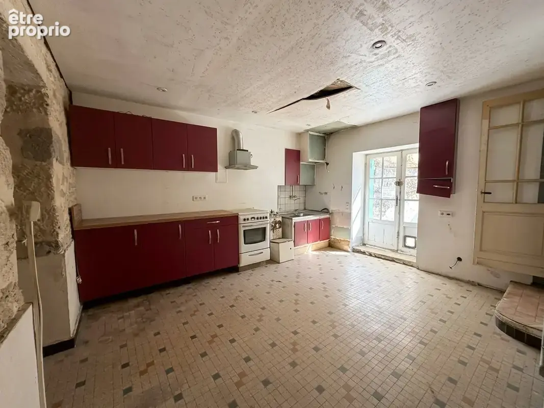Ensemble immobilier  composé d'une maison à rénover et d'un apt loué avec cour - photo 8