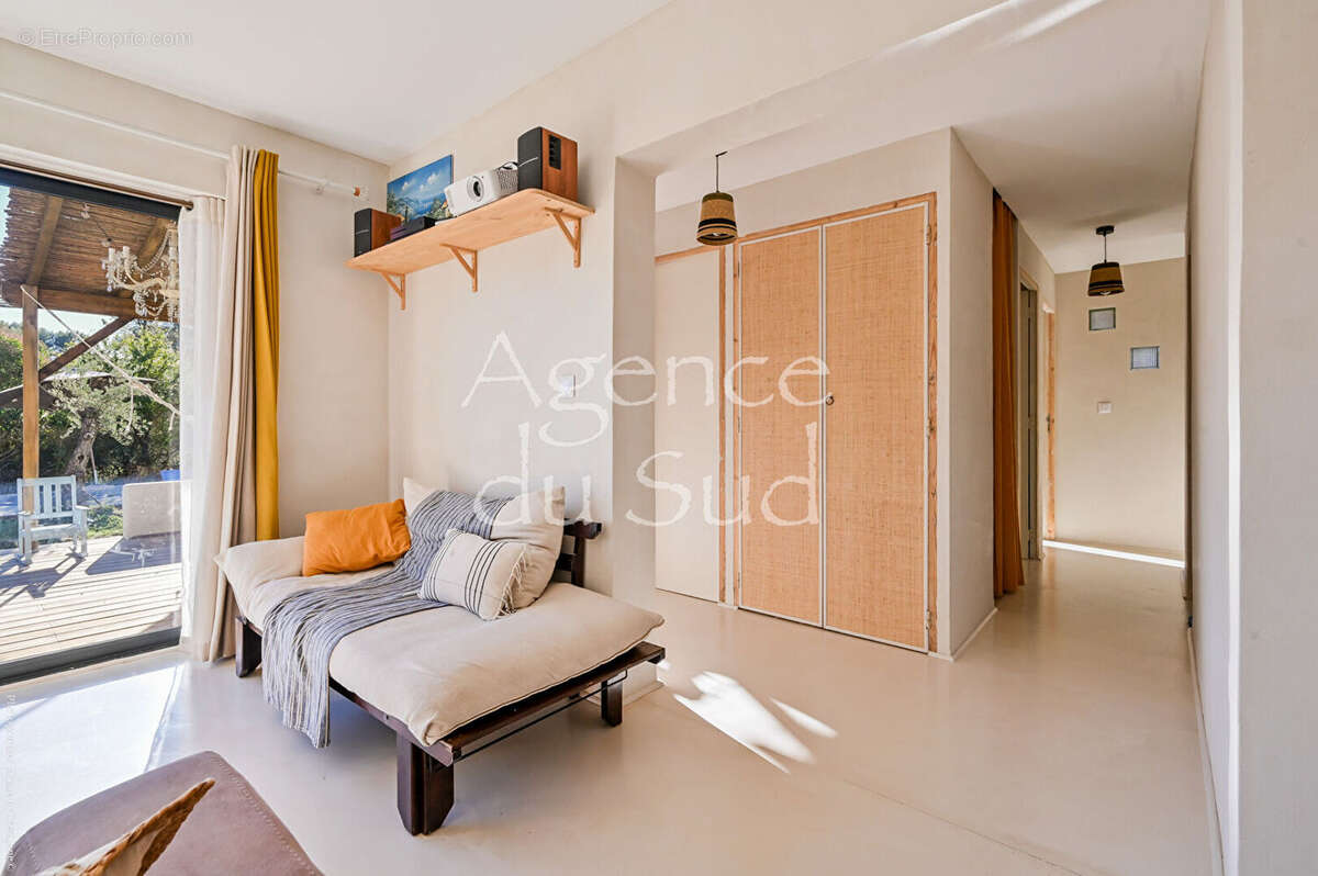 Maison à LA BOUILLADISSE