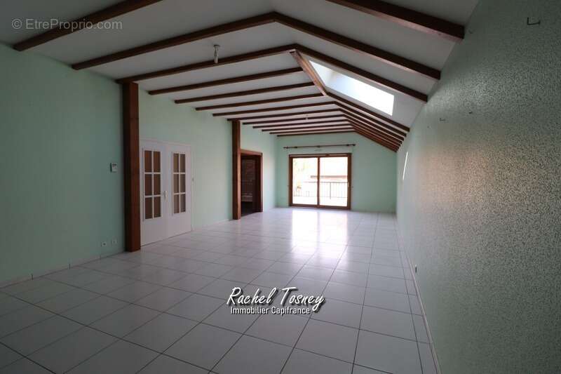 Appartement à CHAMPAGNEY
