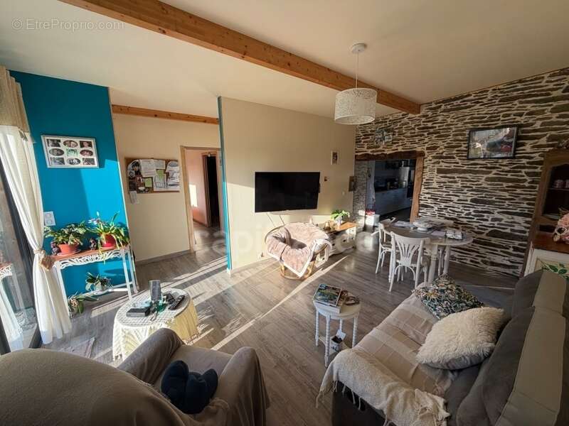 Maison à CLEDEN-POHER