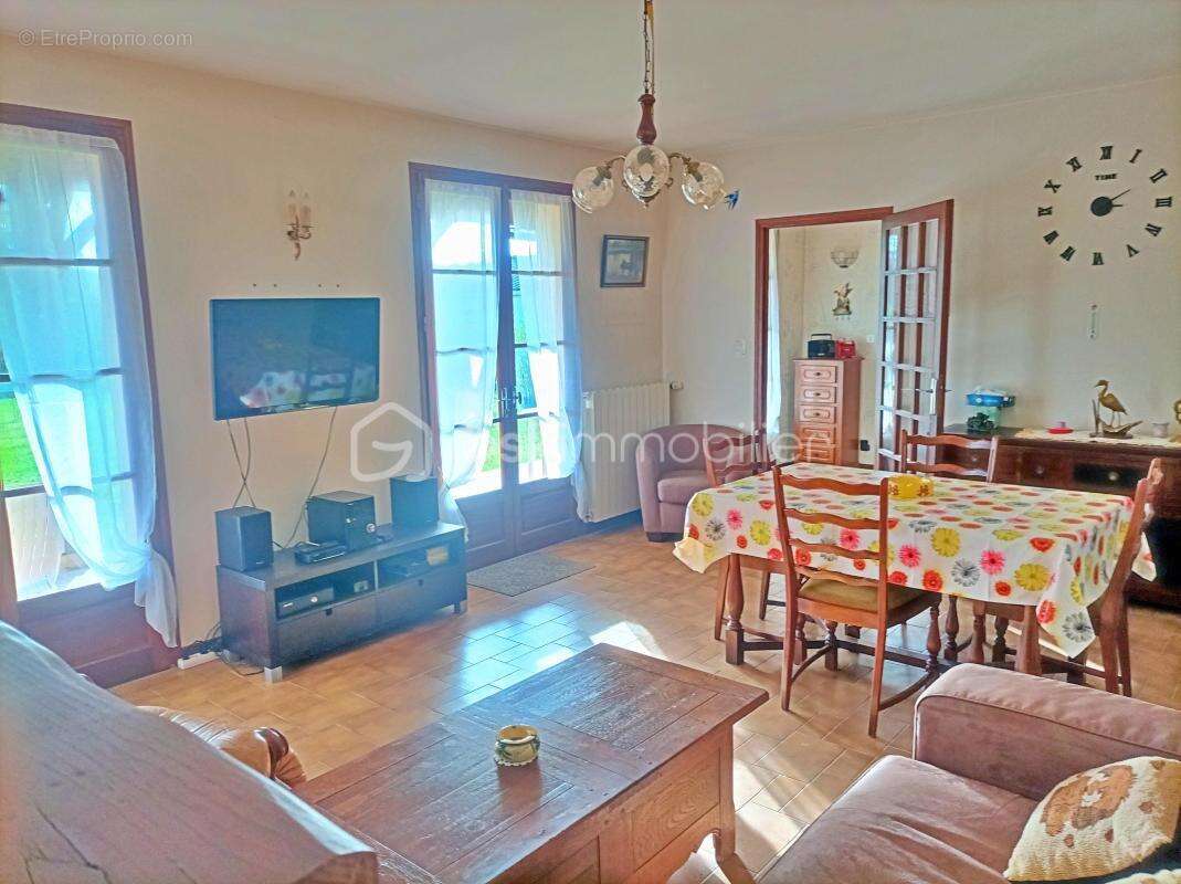 Maison au cœur du village de Cazals : Calme & Commodités à portée de main - photo 7