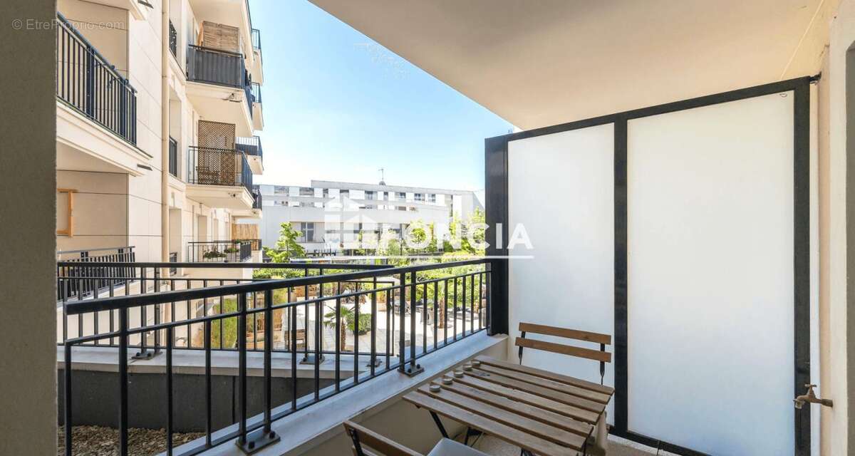 Appartement à LA GARENNE-COLOMBES