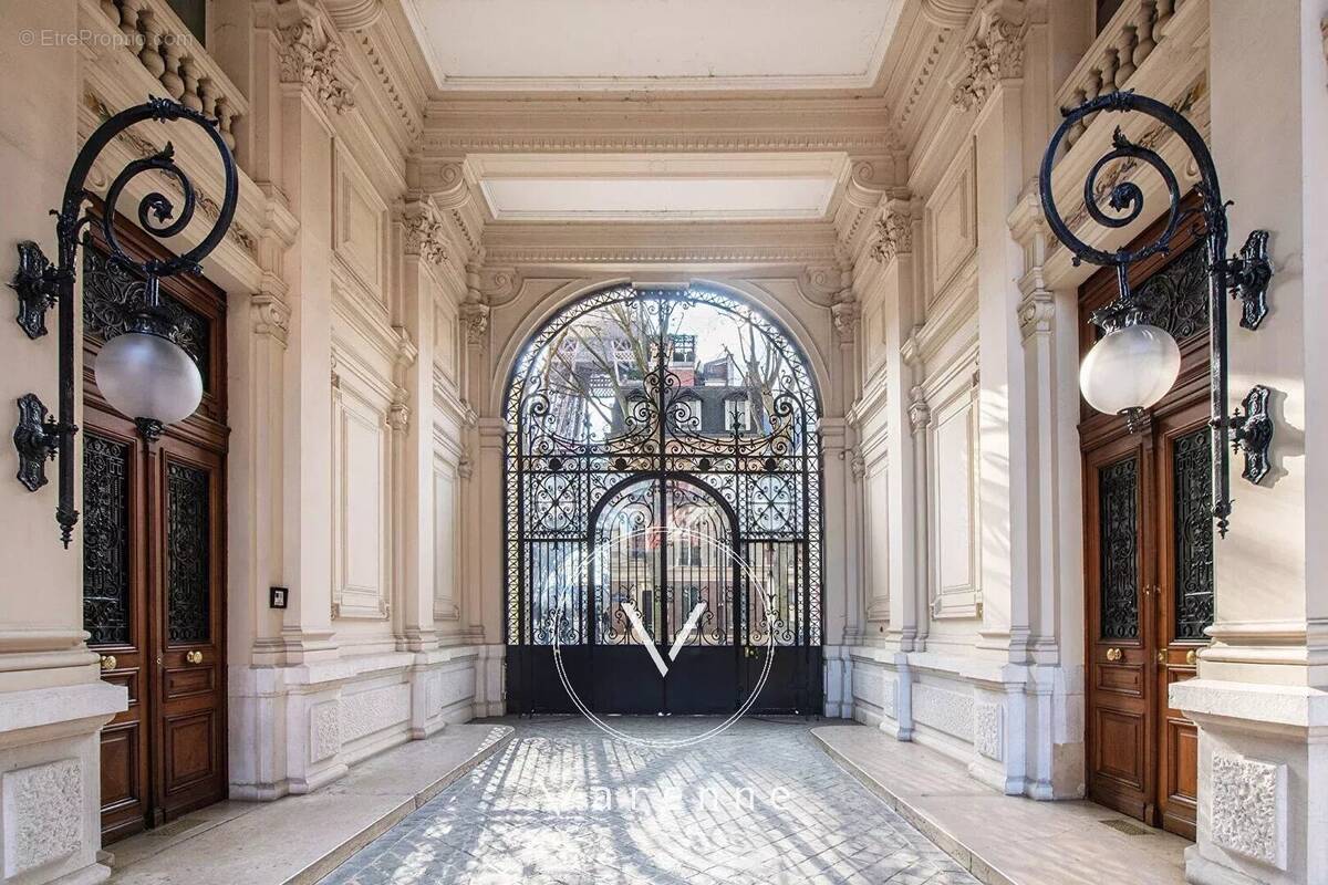 Appartement à PARIS-7E