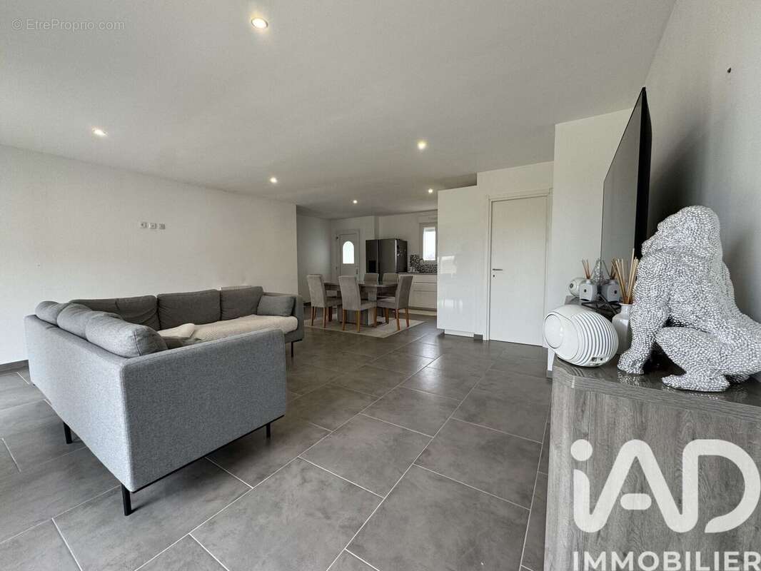 Maison 132 m² à La Chapelle-Sur-Loire  - photo 3
