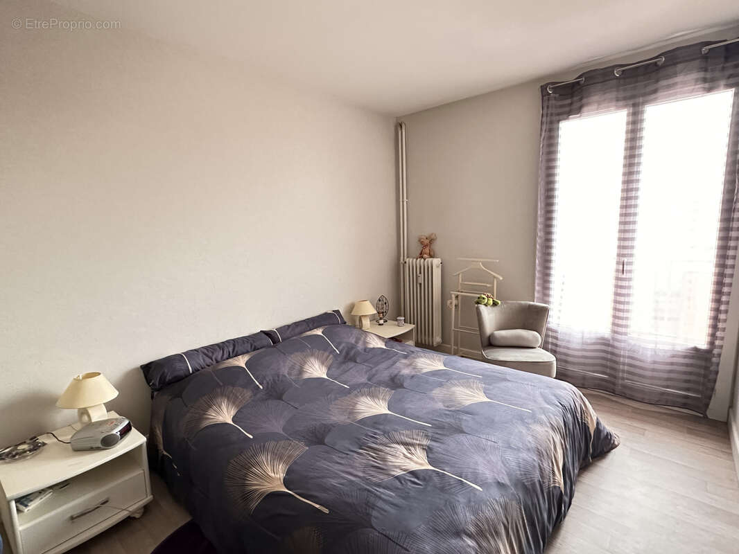 Appartement à YZEURE