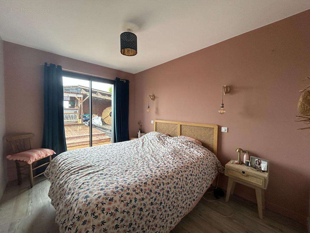 Maison à LA CHAPELLE-BASSE-MER