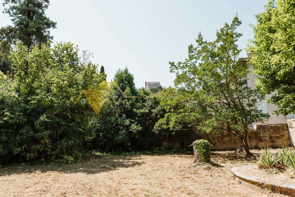 Demeure d'exception du XVIIIe siècle en plein cœur de Vaison-la-Romaine : un joyau historique à sublimer - photo 3