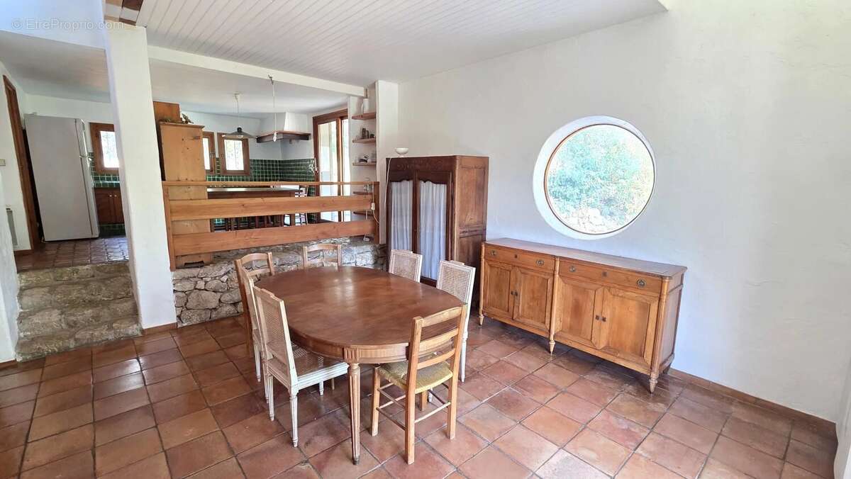 Villa avec piscine vue collines - Terrain 3000m² - photo 5