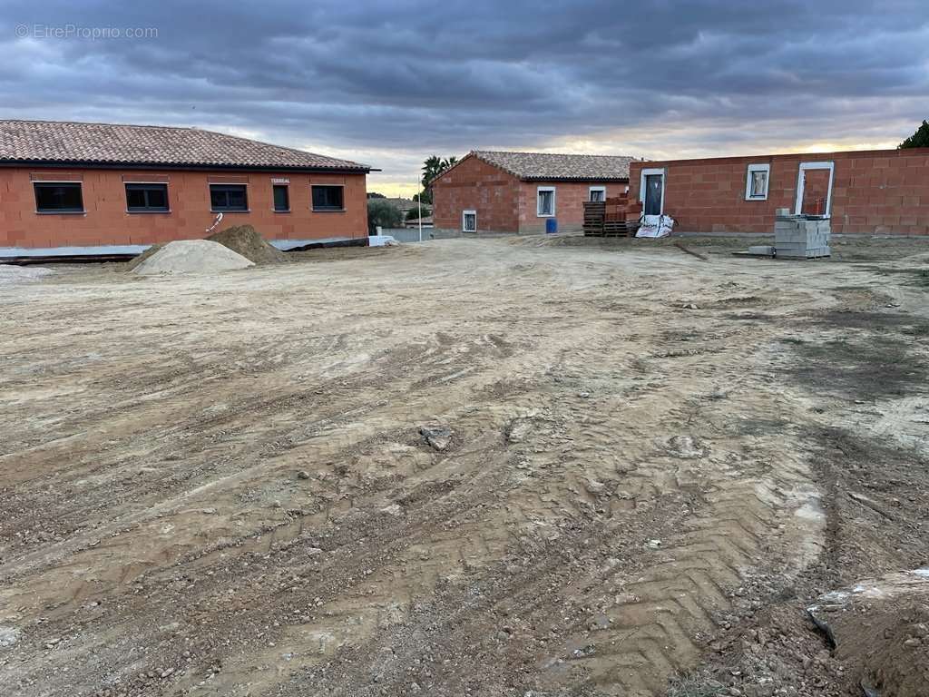 Terrain à SAINT-GENIES-DE-FONTEDIT