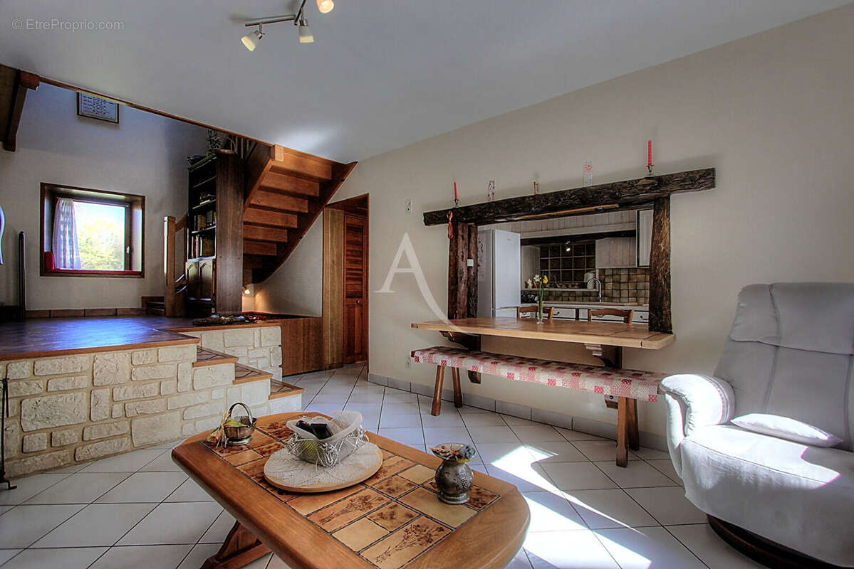 Maison à SAINT-JEOIRE-PRIEURE