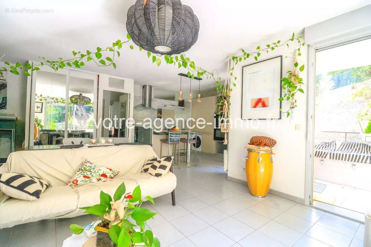 Nice ouest- 4 pièces traversant avec terrasse, possibilité garage  et cave – RÉSIDENCE RÉCENTE - photo 4