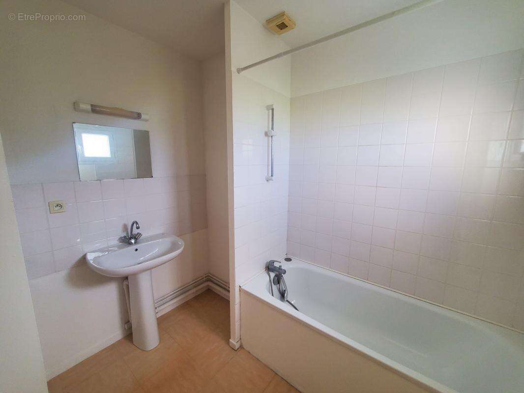 Maison à JUIGNE-DES-MOUTIERS