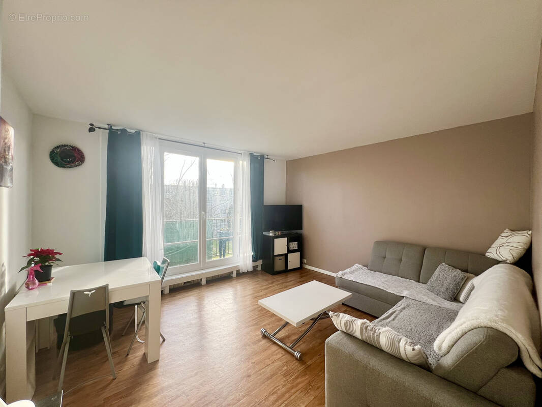 Appartement à NEAUPHLE-LE-CHATEAU