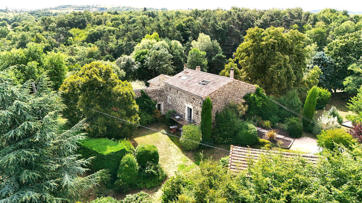 Corps de ferme rénové avec gîte indépendant, piscine et plus d'un hectare de terrain à PLATS - photo 6
