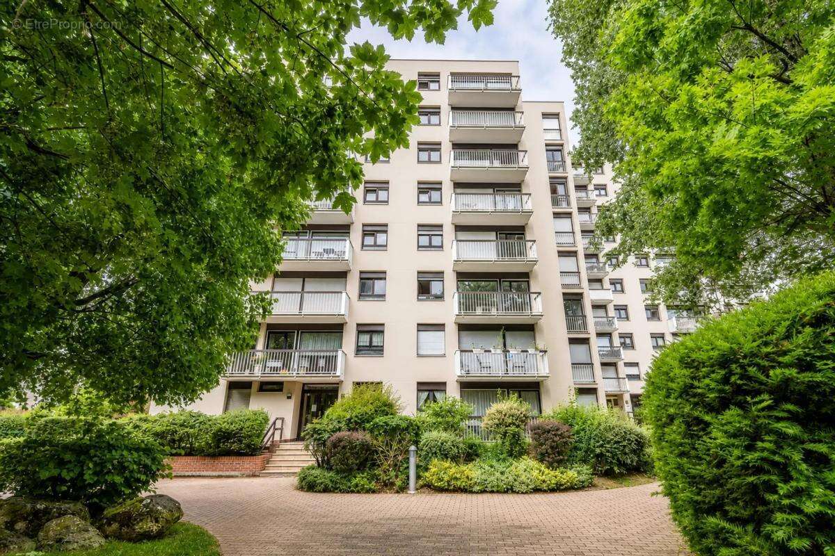Appartement à LES CLAYES-SOUS-BOIS