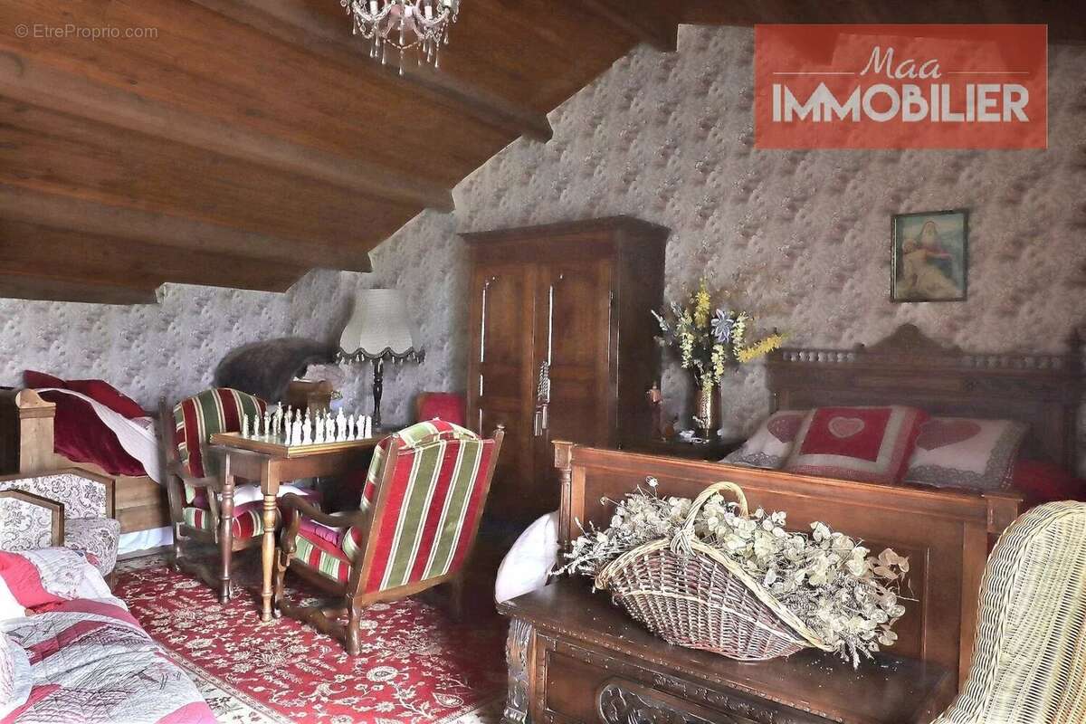 Maison à ROCHE-EN-REGNIER