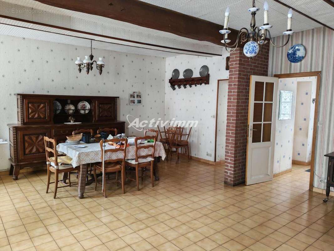 4282 33 - Maison à HESDIN