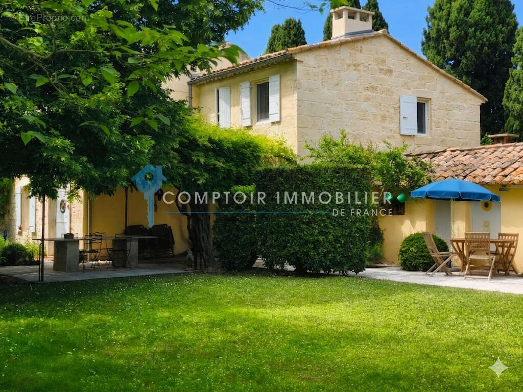 Maison à FONTVIEILLE