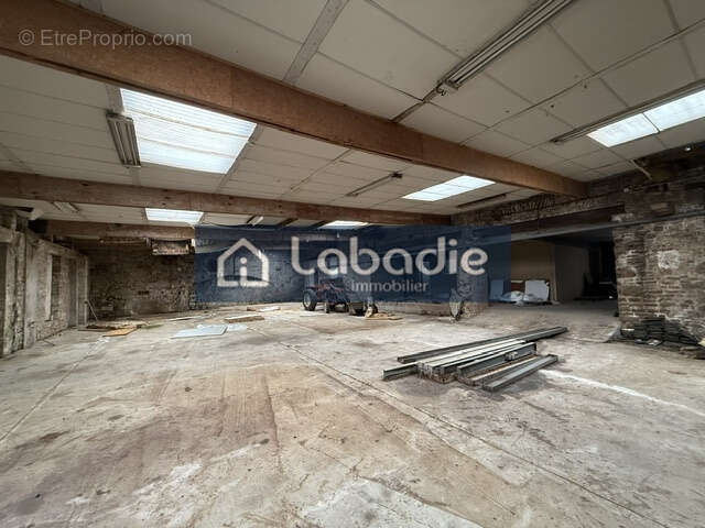 Maison en pierre proche du centre ville avec grand espace de stockage. - photo 17