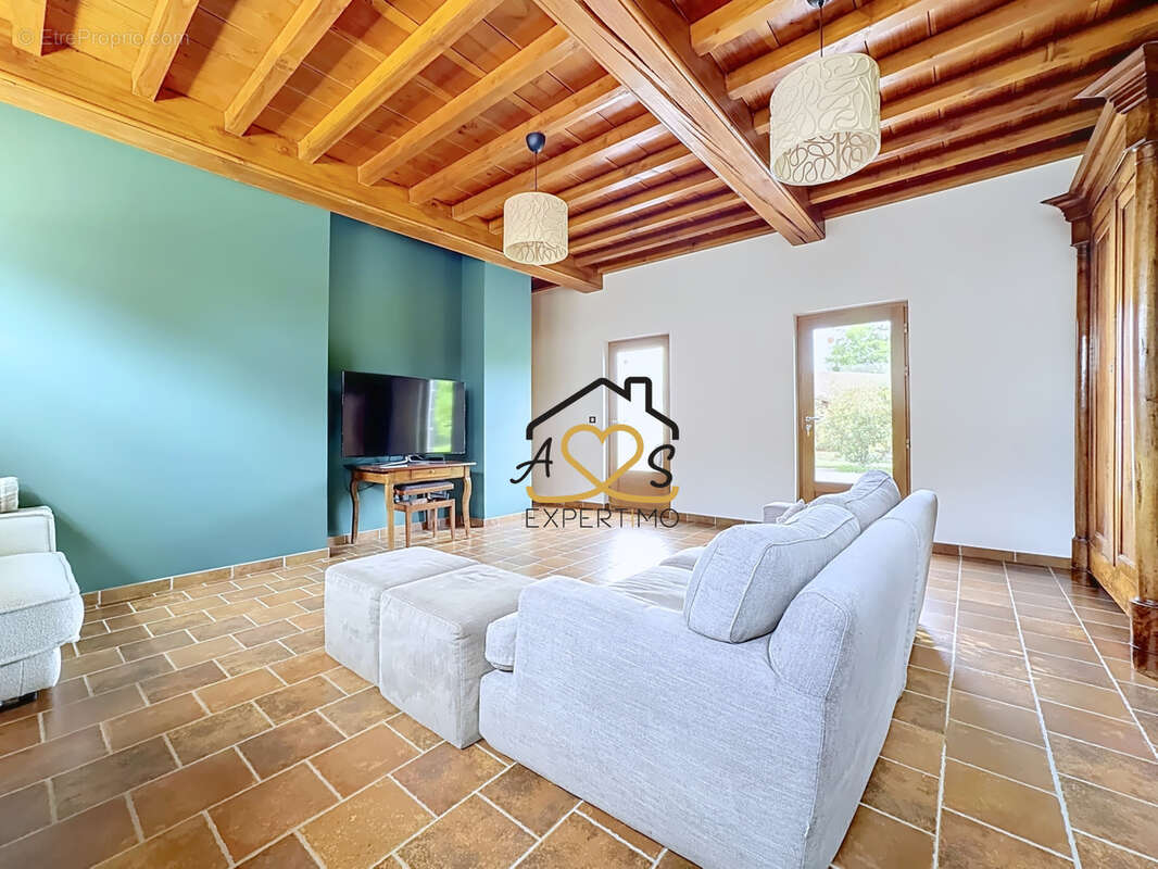Maison à MARINGUES