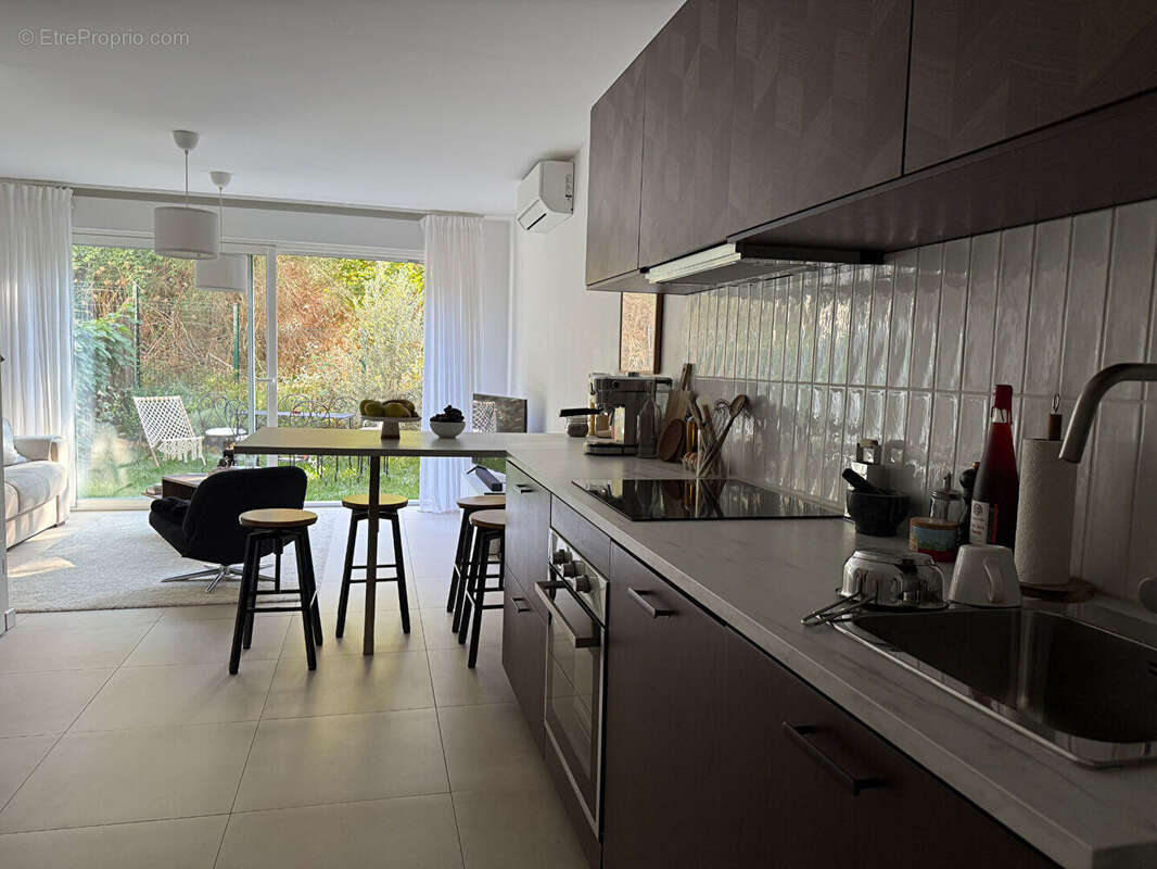 Maison à LA ROQUE-D&#039;ANTHERON