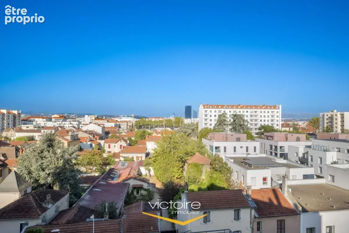 Montchat - Cours du Docteur Long - T3 traversant 70 m², 5e étage avec ascenseur, balcon et garage - photo 1