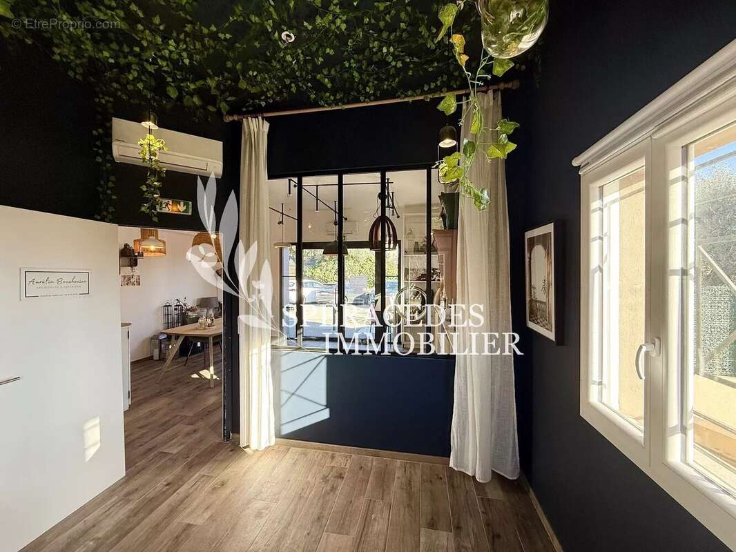 Commerce à LE ROURET