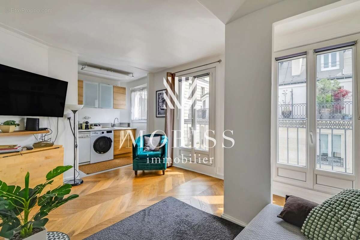 Appartement à PARIS-1E