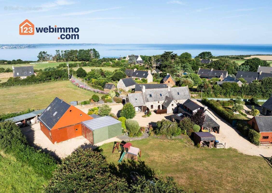 Maison à TREDREZ-LOCQUEMEAU