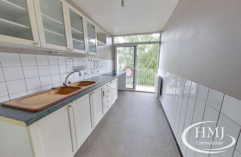Appartement à COURCOURONNES