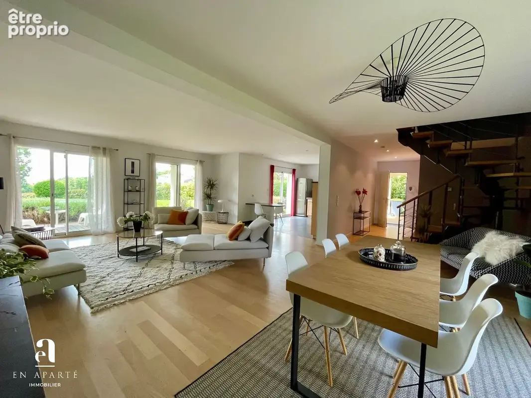 Chaponost -  maison de 200 m2 sur un  terrain de 1500m2 avec vue et  piscine - photo 9