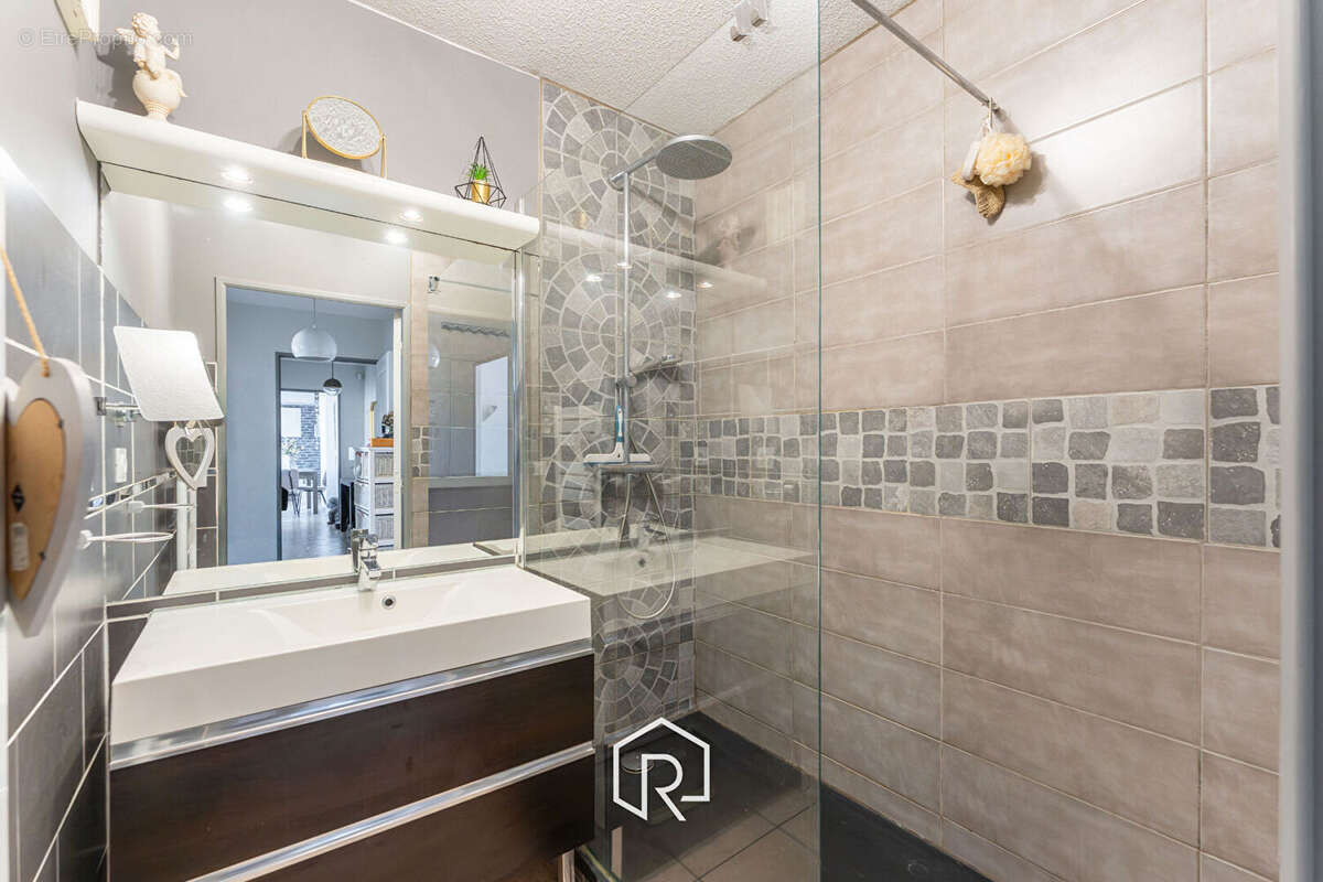 Appartement à MARSEILLE-4E