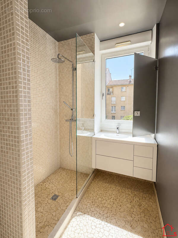 Avenue anatole france vaste appartement de caractere - photo 15
